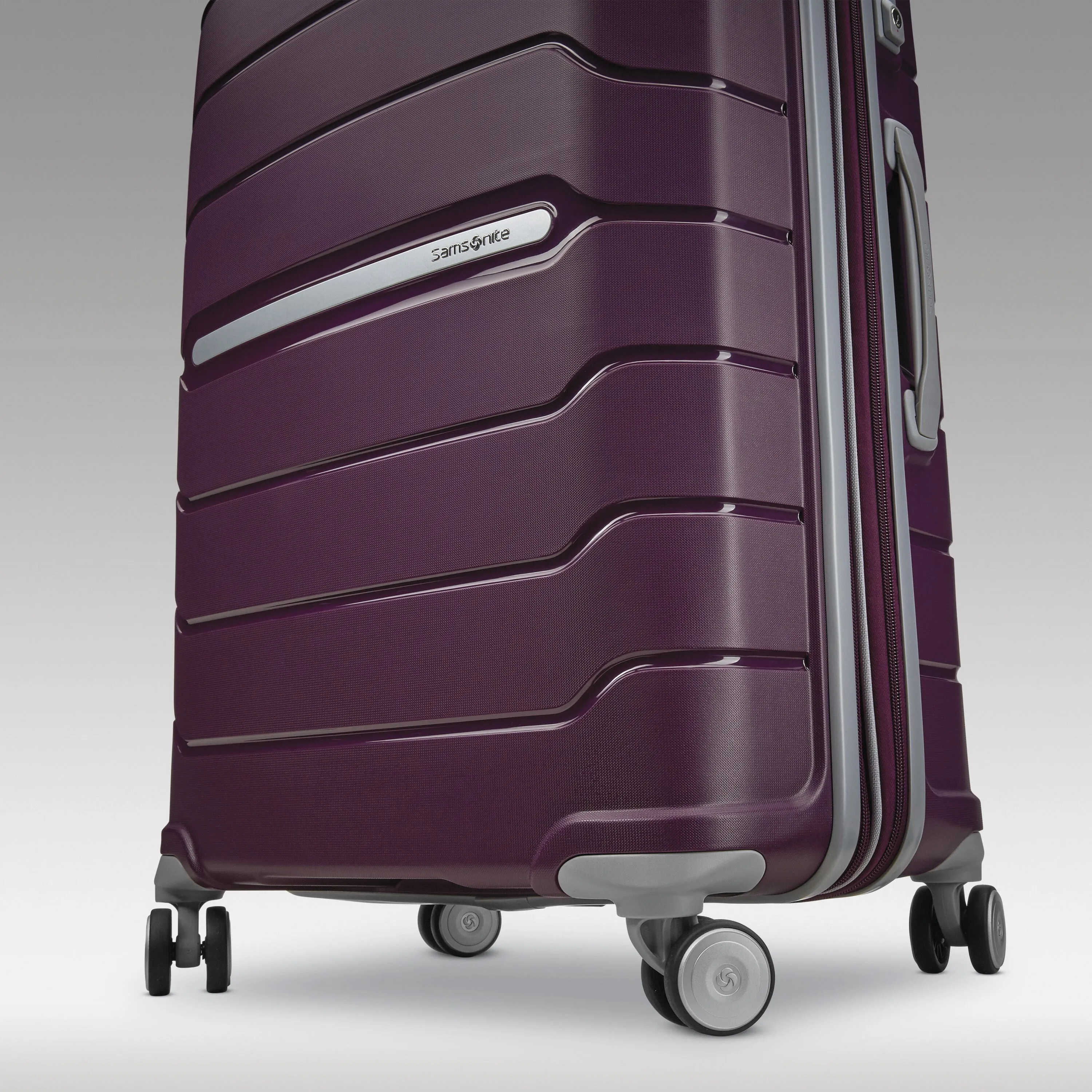 Samsonite Freeform 21" Carry on Spinner