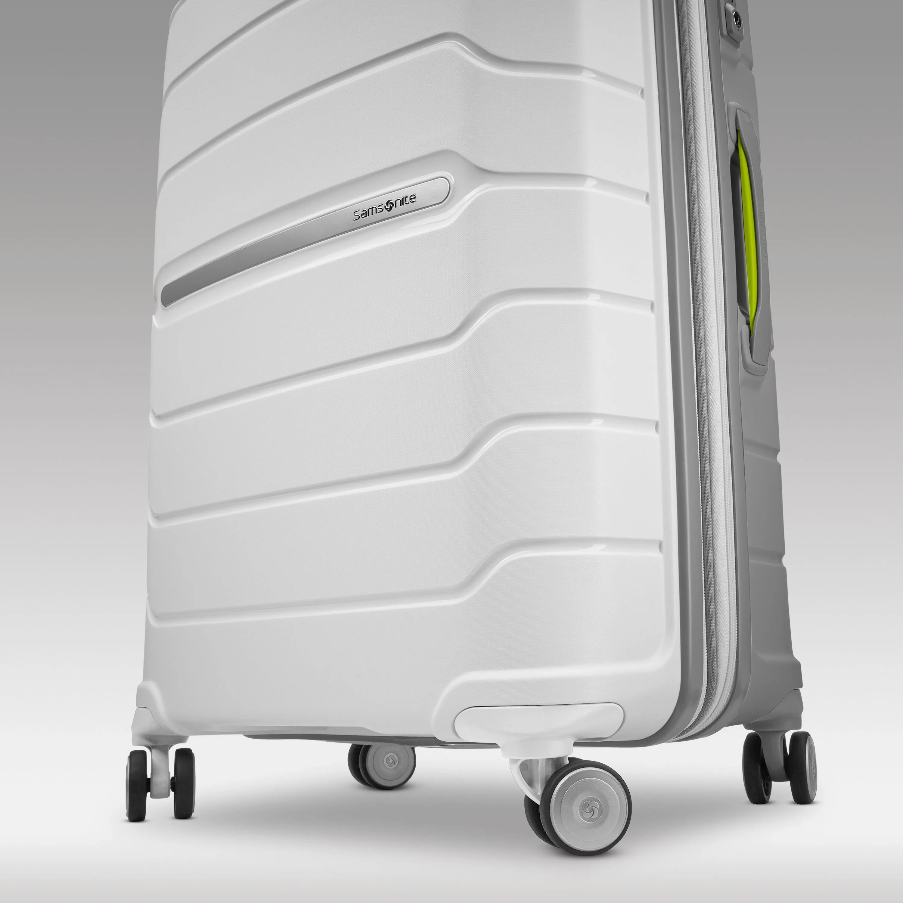 Samsonite Freeform 21" Carry on Spinner